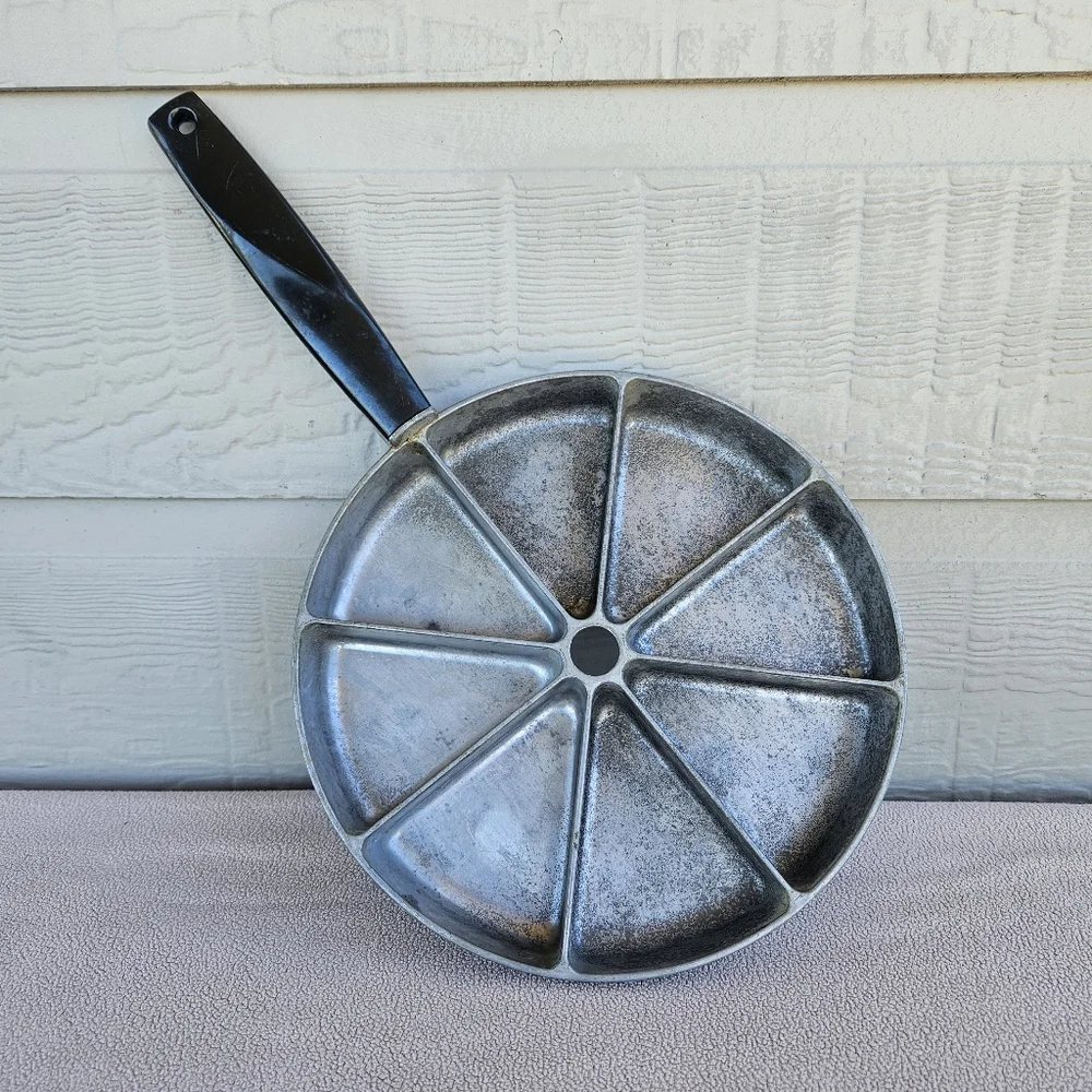 VTG Jon’E Bake Cornbread Pan 8 Slot Divided Aluminum Nordic Northland USA Made